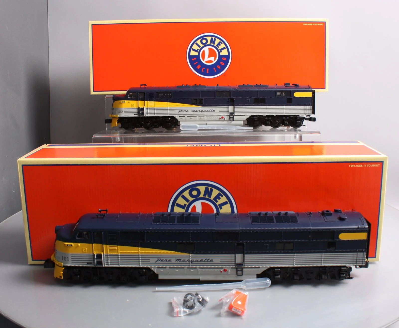 Lionel 6-82833 O Gauge Pere Marquette AA E7 Diesel Locomotive Set #101 & 102 EX/Box