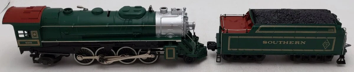 Lionel 6-8309 O Gauge Southern 2-8-2 Mikado Steam Locomotive & Tender #4501 EX/Box - Image 3