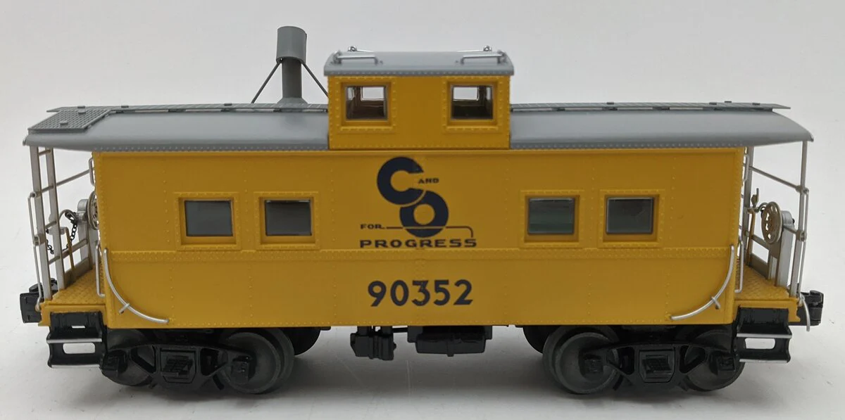 Lionel 6-83360 O Gauge Chesapeake & Ohio Northeast-Style Caboose #90352 LN/Box - Image 2