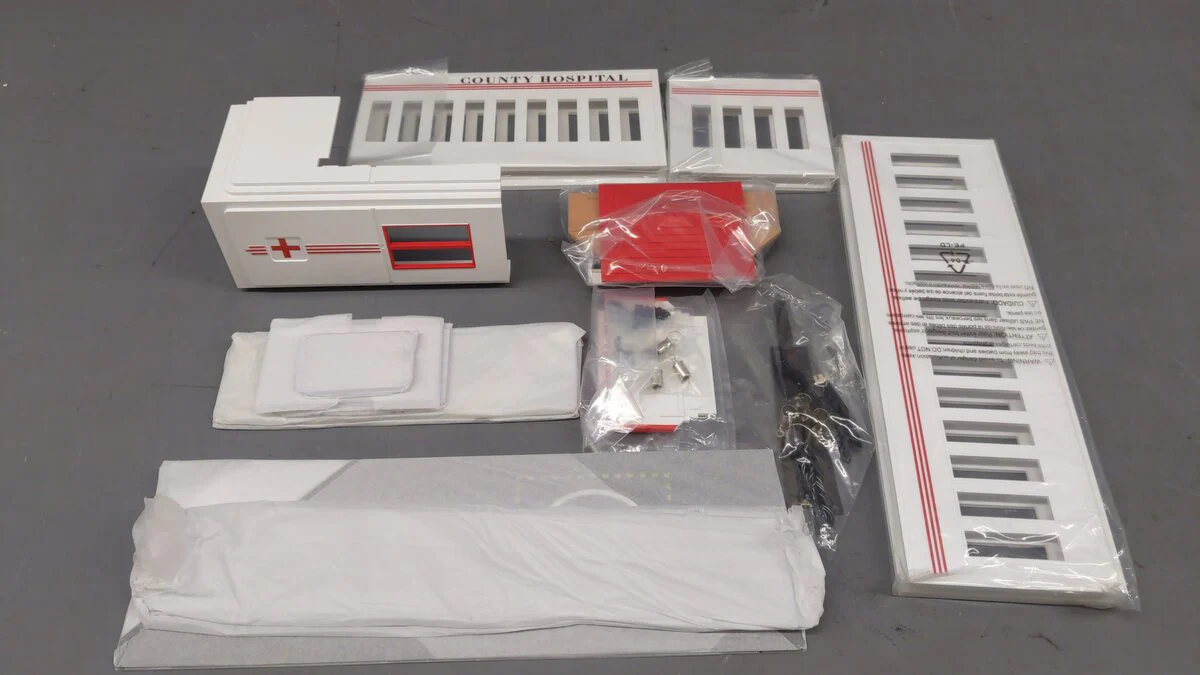 Lionel 6-83745 O Lionelville Hospital LN/Box - Image 2