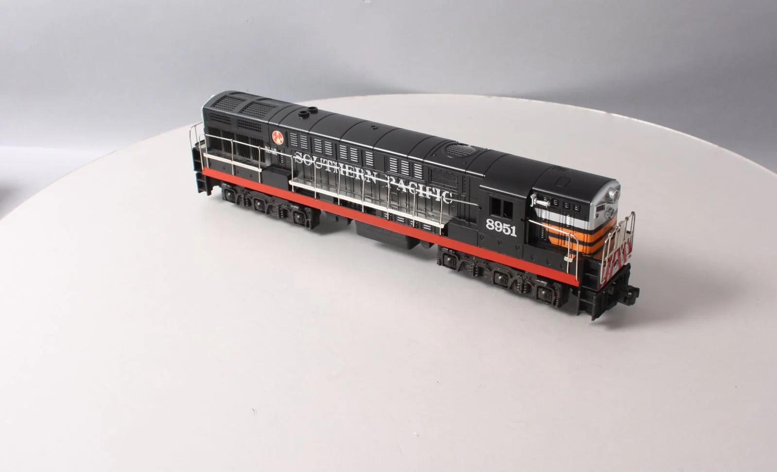 Lionel 6-8951 O Gauge Southern Pacific FM Trainmaster Diesel Locomotive #8951 EX/Box - Image 2