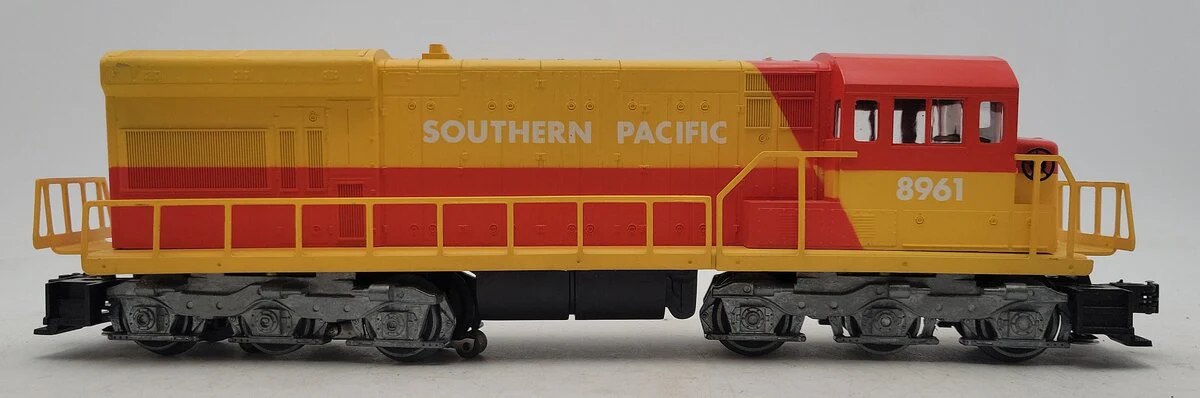 Lionel 6-8961 O Southern Pacific U36C Non-Powered Diesel Locomotive #8961 EX - Image 2