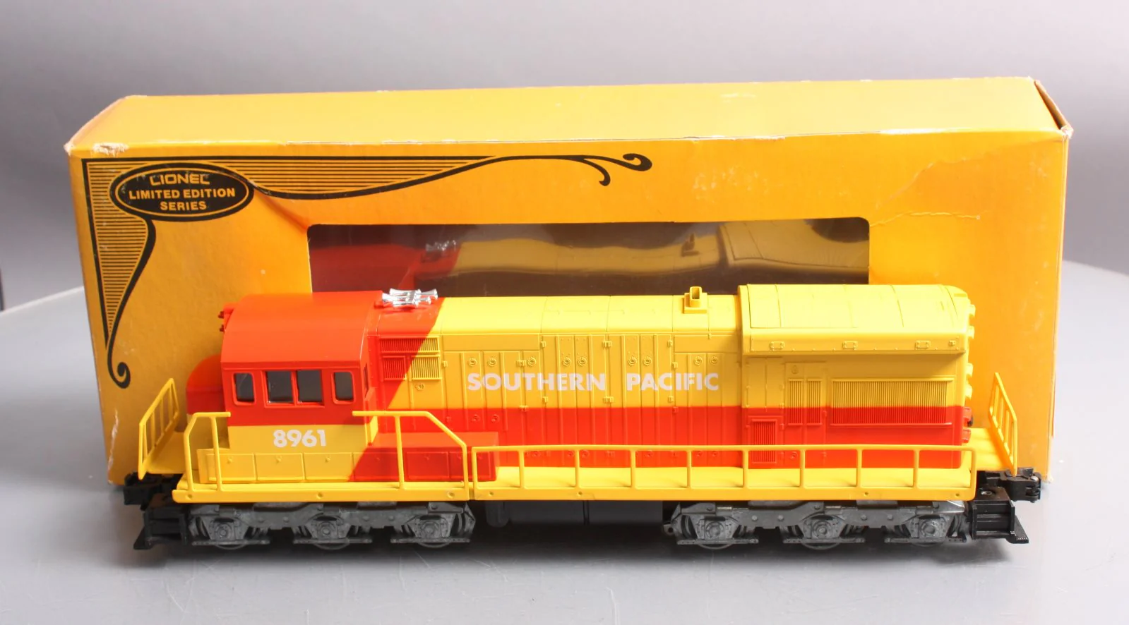 Lionel 6-8961 O Southern Pacific U36C Non-Powered Diesel Locomotive #8961 LN/Box