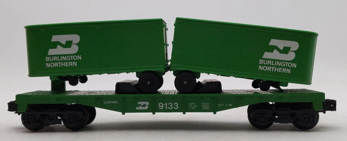 Lionel 6-9133 O Gauge Burlington Northern Flatcar #9133 with Trailers EX/Box - Image 2