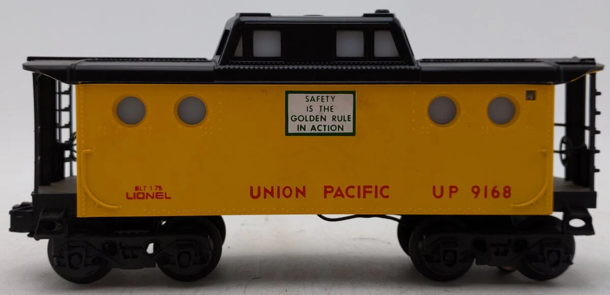 Lionel 6-9168 O Gauge Union Pacific Lighted Center Cupola Caboose EX