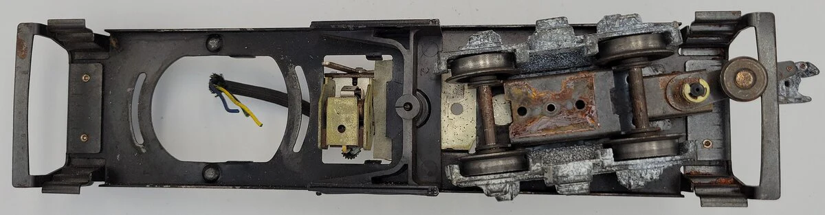 Lionel 601-9 Diesel Switcher Frame with Operating Coupler Truck w/o Collector - Image 3
