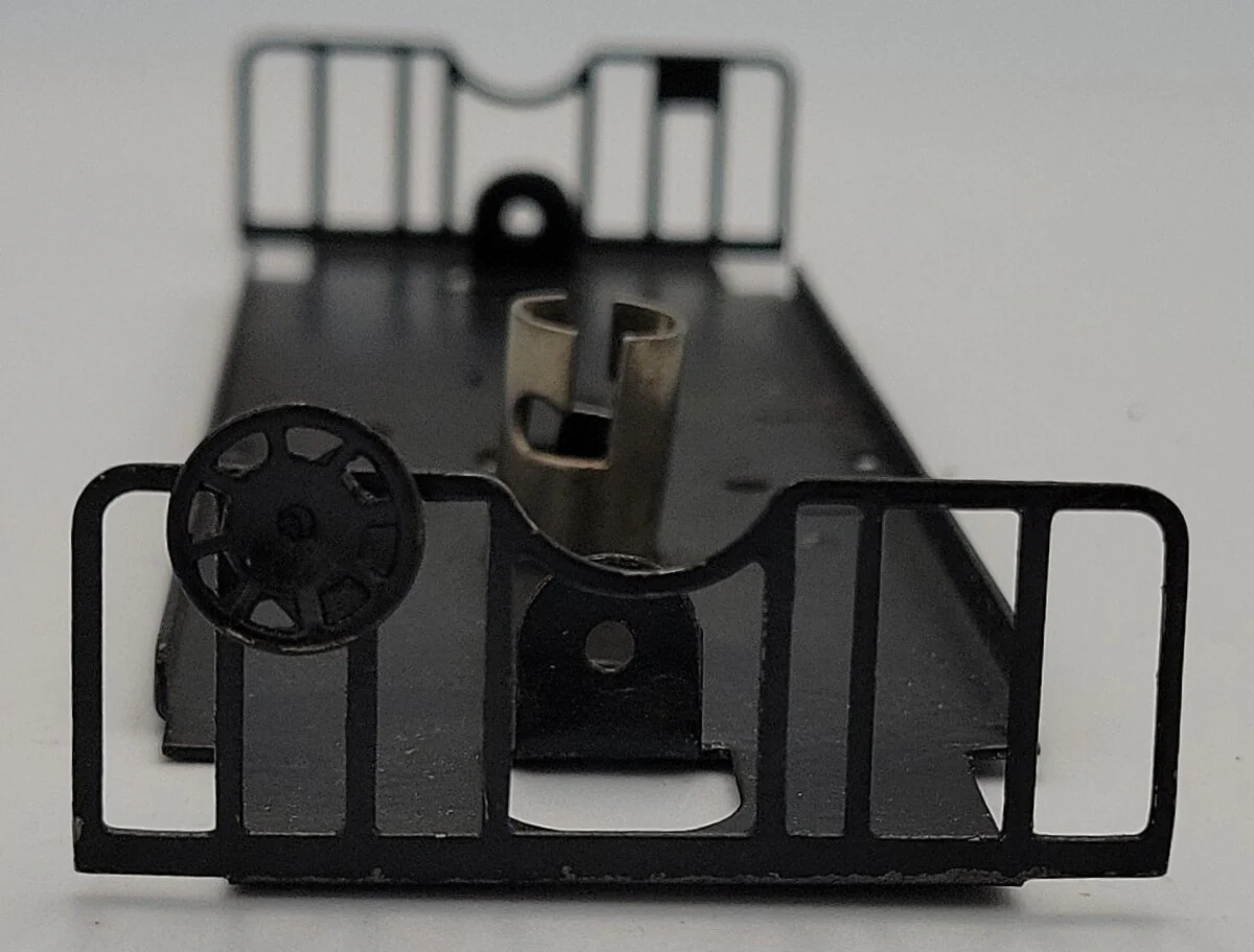 Lionel 6357-6 O Gauge Repainted Caboose Frame w/ One Brake Wheel and Lamp Socket - Image 4