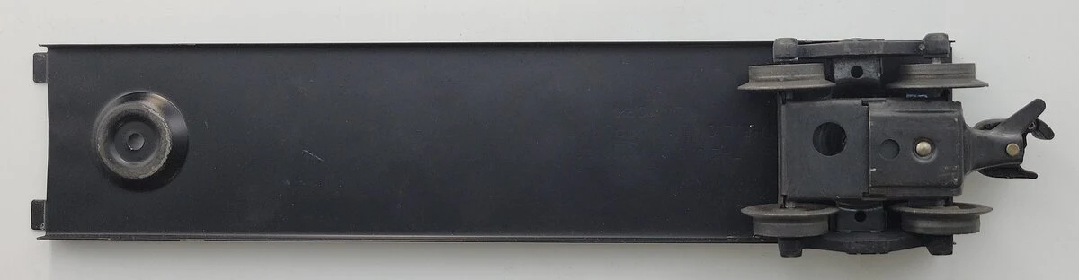 Lionel 6464-9 O Gauge Boxcar Frame w/o Holes with One Operating Coupler Truck - Image 2