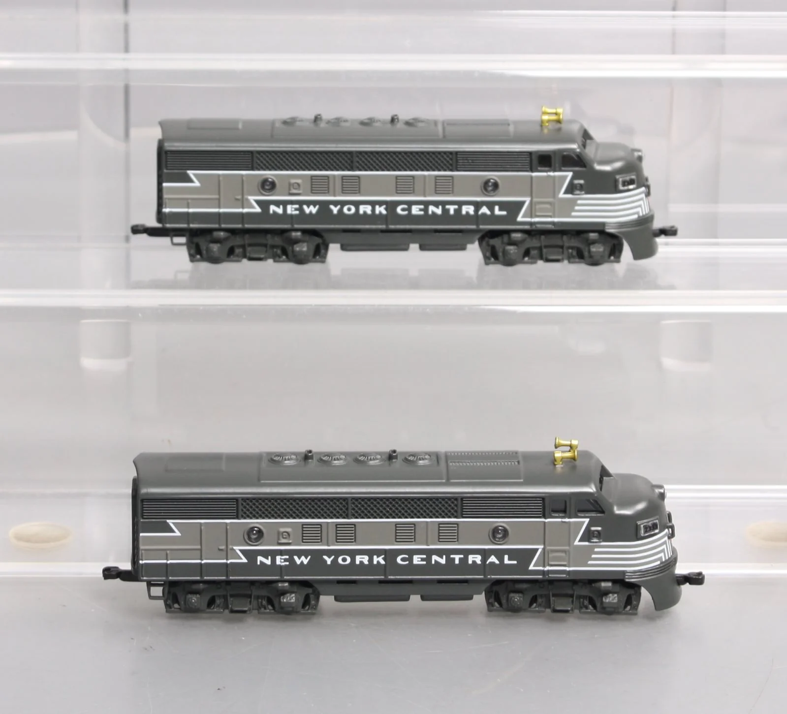 Lionel 7-93004 Century Club 2333 New York Central F3 A-A Diesel Locomotives LN/Box - Image 2