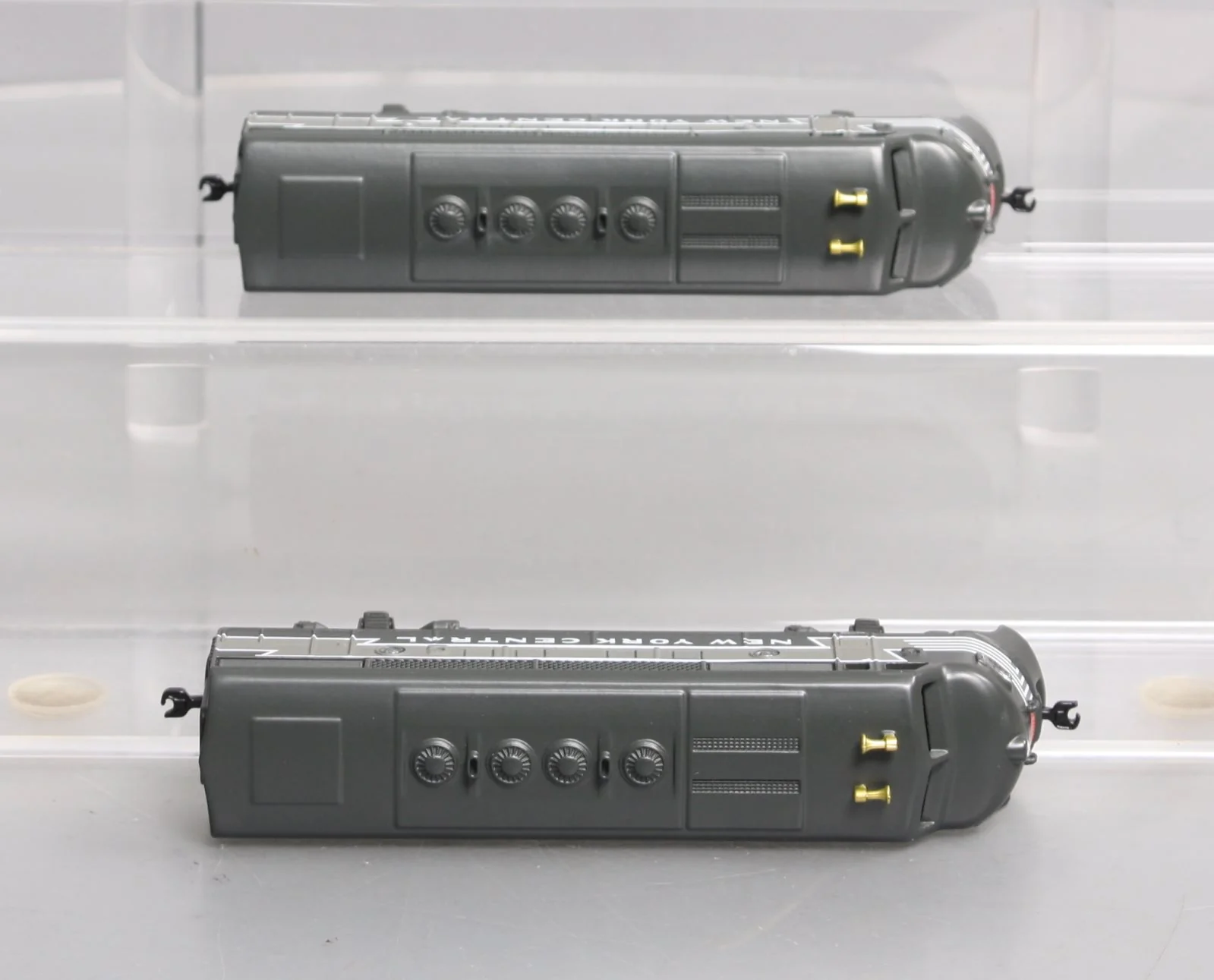 Lionel 7-93004 Century Club 2333 New York Central F3 A-A Diesel Locomotives LN/Box - Image 4