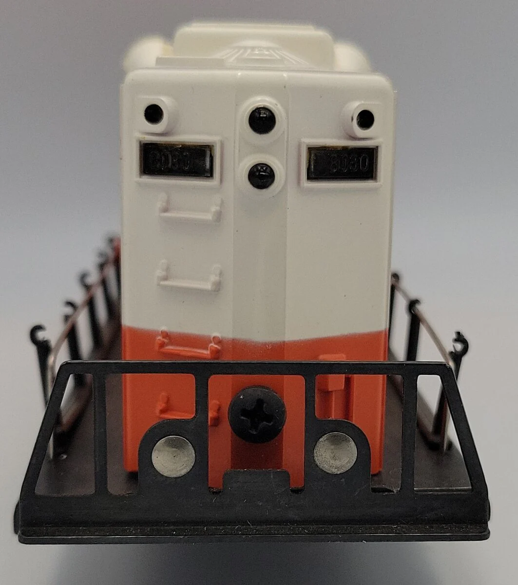 Lionel 8030-2 Illinois Central GP-9 Diesel Locomotive Shell with Frame Assembly - Image 2