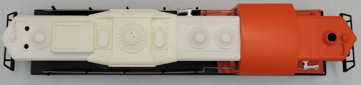 Lionel 8030-2 Illinois Central GP-9 Diesel Locomotive Shell with Frame Assembly - Image 4