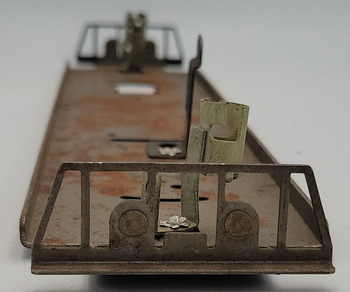 Lionel 8754-211 O Gauge Rectifier Frame with Bayonet Lamp Sockets - Image 3