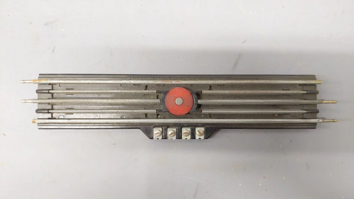 Lionel Postwar O Layout Accessories w/Buttons: 30, 214, 262,& 364 [4] - Image 8