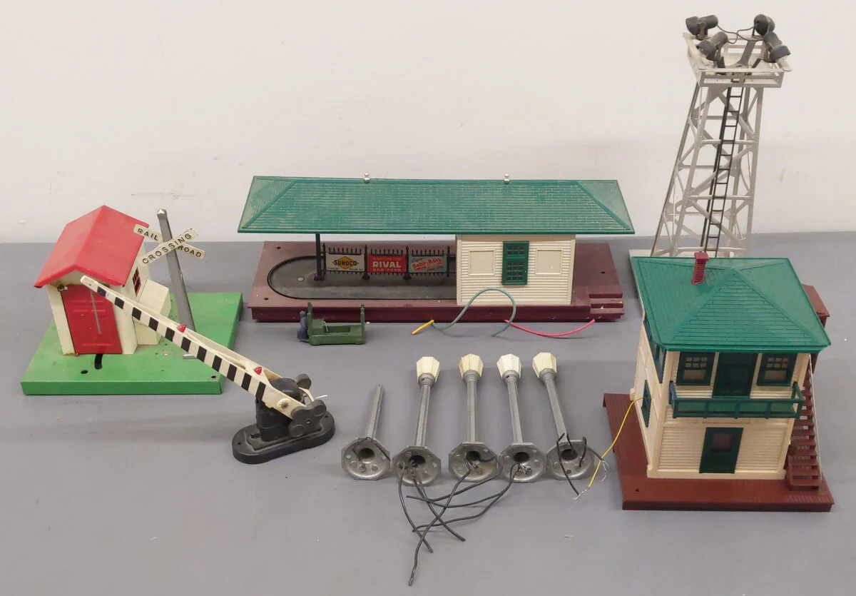 Lionel Vintage O Postwar Accessories # 395, 252, 356, 445, 45N & 71 [9] VG