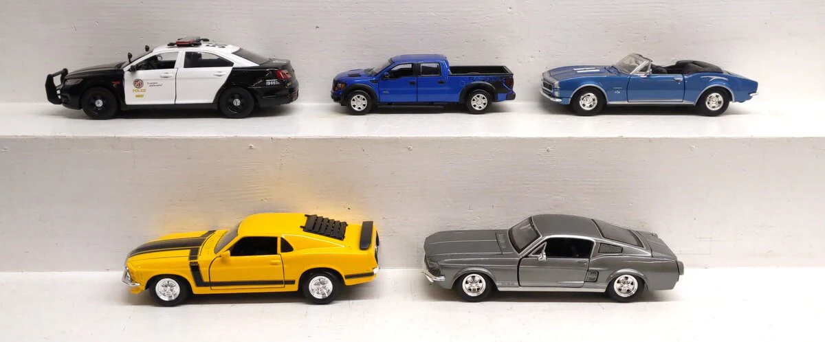 Maisto & Other 1:24 Assorted Die-Cast Cars [5] EX