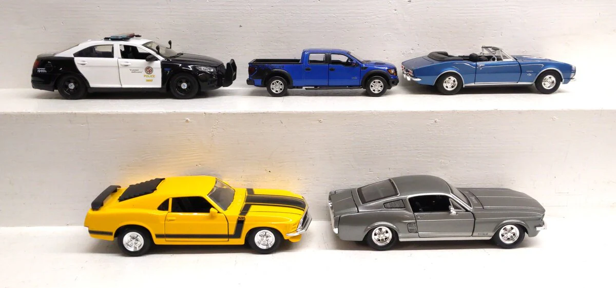 Maisto & Other 1:24 Assorted Die-Cast Cars [5] EX - Image 3