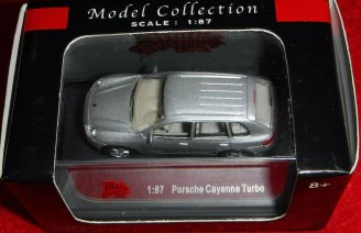 Malibu International 114 1:87 Silver Porsche Cayenne Turbo Hatchback