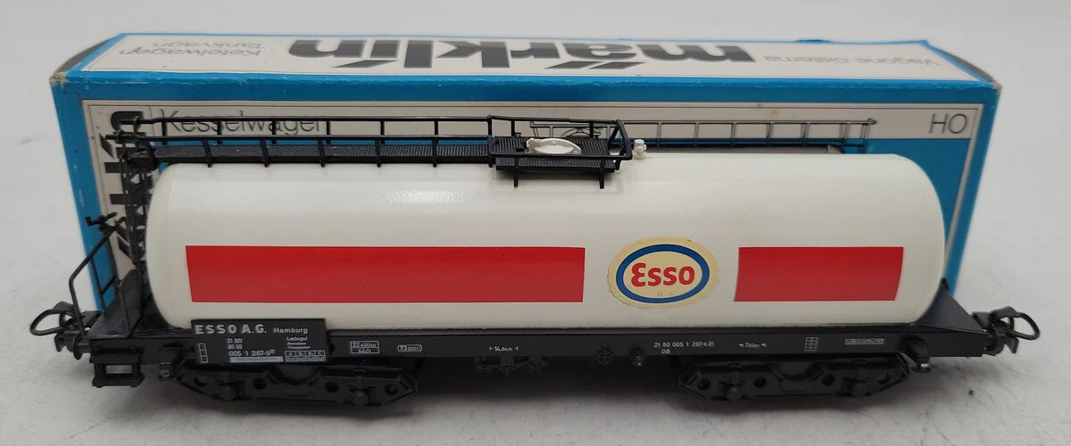 Marklin 4650 HO Scale ESSO Tank Car EX/Box