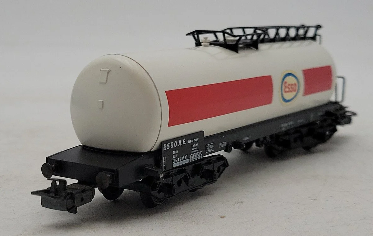 Marklin 4650 HO Scale ESSO Tank Car EX/Box - Image 5