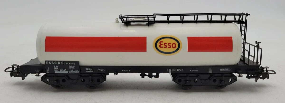 Marklin 4650 HO Scale ESSO Tank Car EX/Box - Image 2