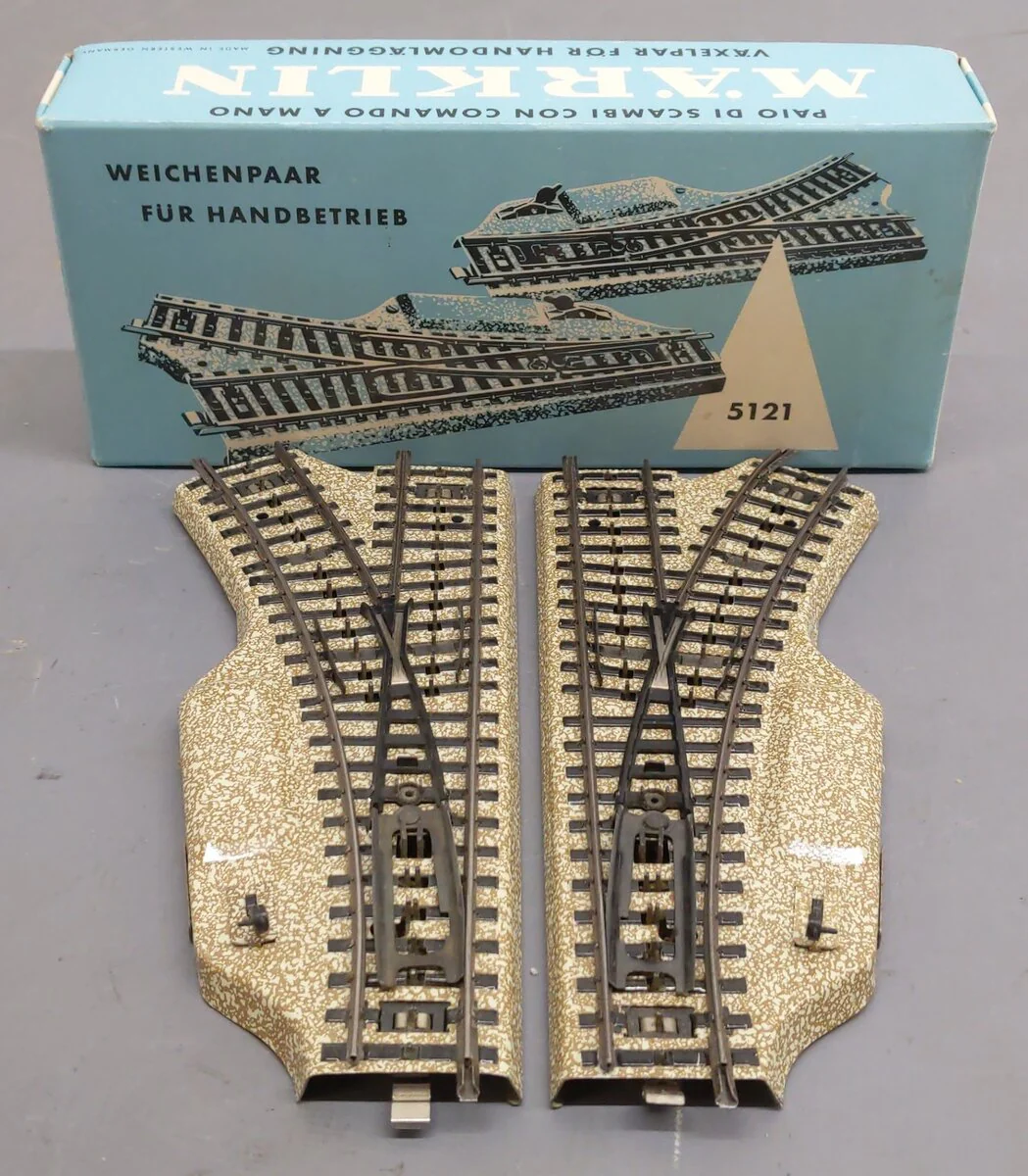 Marklin 5121 HO Scale Manual Left & Right Hand Switch Turnout Pair (Pack of 2) EX/Box