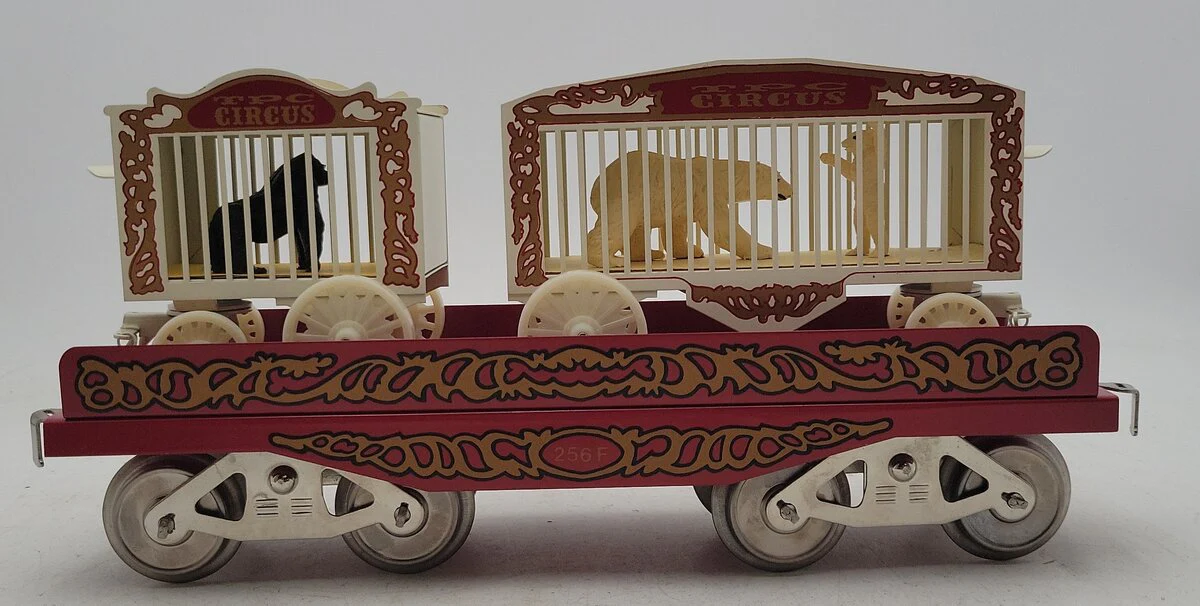 McCoy 256F Standard Gauge Circus Car w/ Gorilla and Polar Bear Wagon EX/Box - Image 2