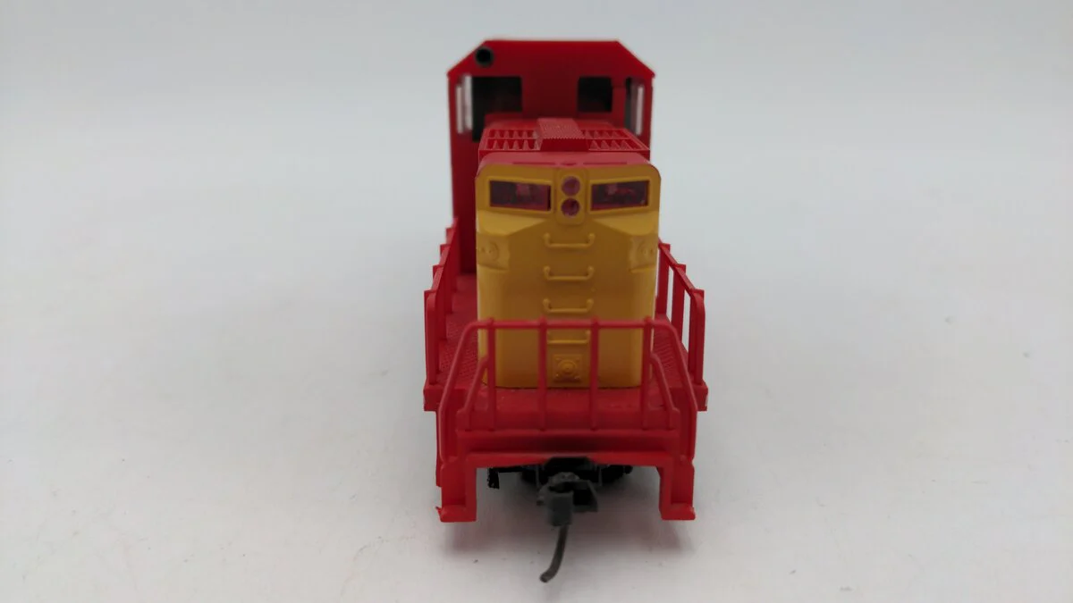 Mehano HO Scale Rock Island Diesel Locomotive #416 EX - Image 5