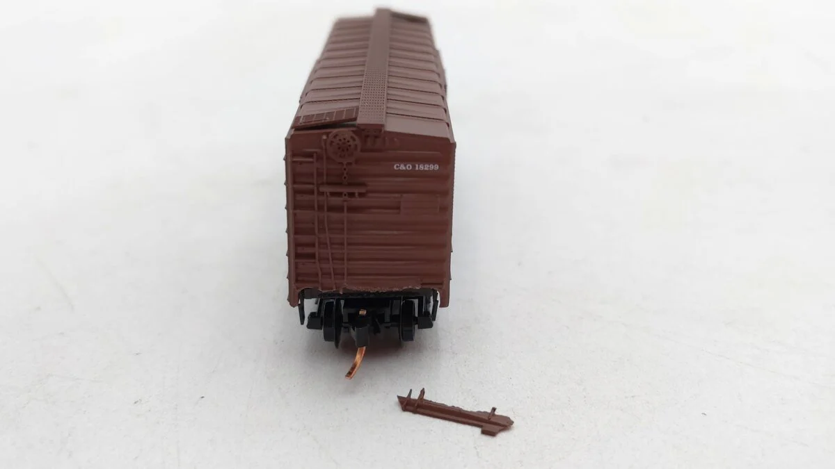 Micro-Trains 02000440 N C&O 40' Standard Single Door Boxcar #18299 EX/Box - Image 2