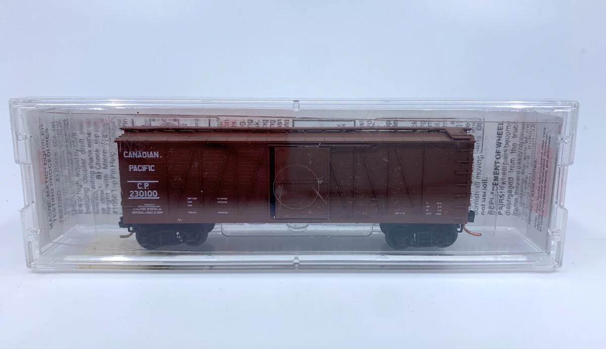 Micro-Trains 02800120 N CN 40' Single Door Outside Braced Boxcar #230100 LN/Box