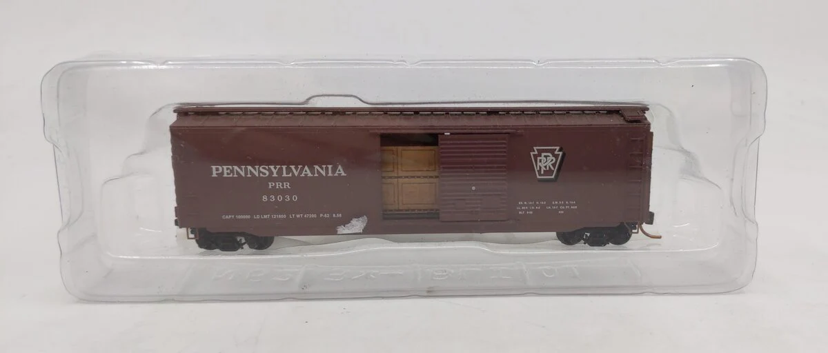 Micro-Trains 03100411 N PRR 50' Single Door Boxcar with Frieght Load #83030 LN/Box - Image 2