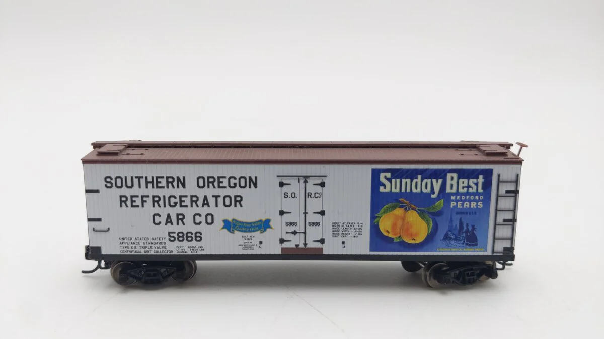Micro-Trains 04900944 N Scale Southern Oregon Refrigerator Car #5866 LN/Box - Image 2