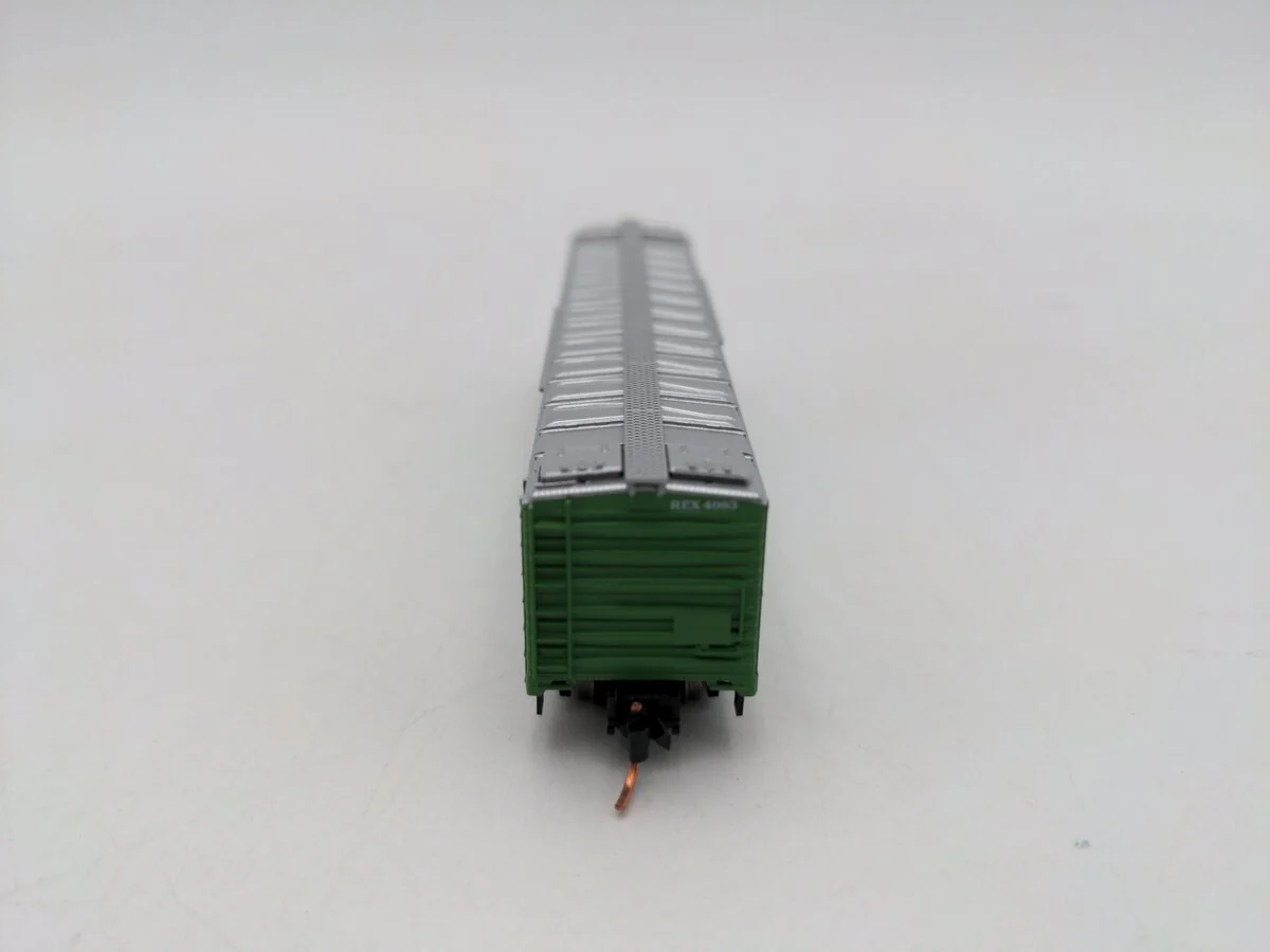 Micro-Trains 05200030 N REA 52' 2" Riveted Steel Plug Door Express Reefer #4083 LN/Box - Image 5