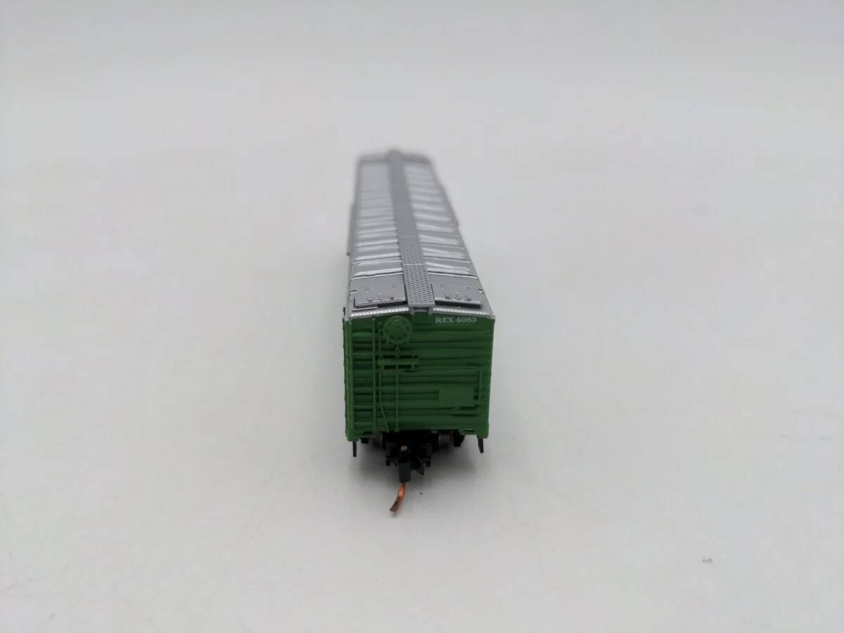 Micro-Trains 05200030 N REA 52' 2" Riveted Steel Plug Door Express Reefer #4083 LN/Box - Image 6