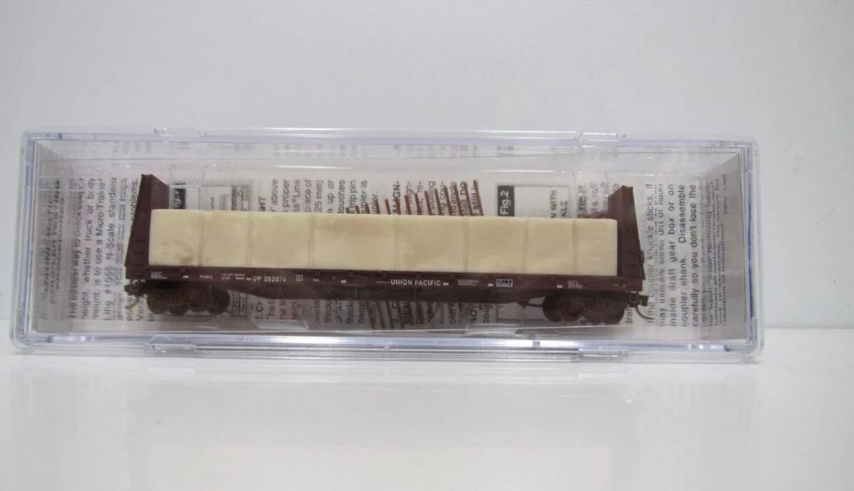 Micro-Trains 05400152 N Scale Union Pacific 61' Bulkhead Flatcar w/ Load #262074 LN/Box