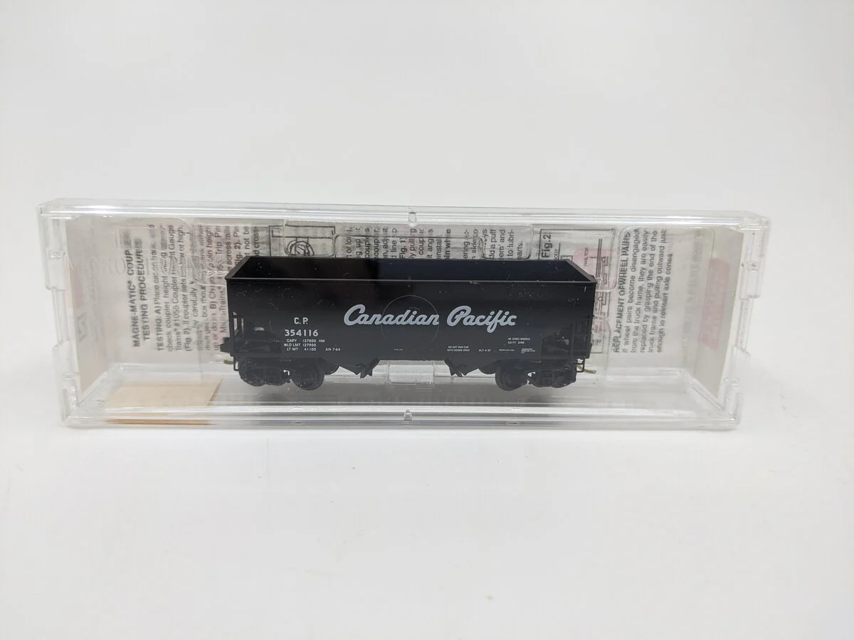 Micro-Trains 05500410 N Canadian Pacific 33' Twin Bay Offset Side Hopper #354116 LN/Box