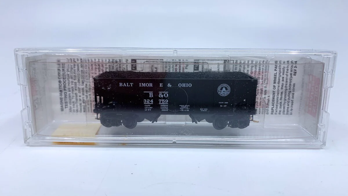 Micro-Trains 05600310 N Baltimore & Ohio 33' Twin Bay Rib Side Hopper #324759 LN/Box