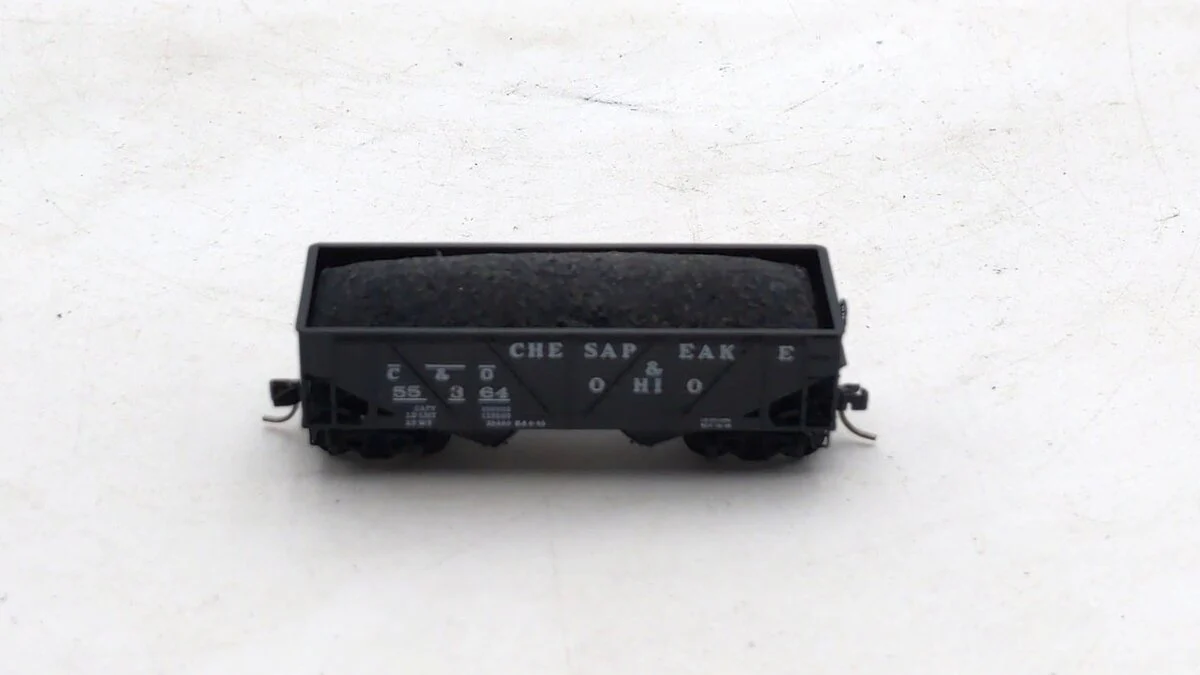 Micro-Trains 05700070 N C&O 33' Twin Bay Composite Side Hopper #55364 EX