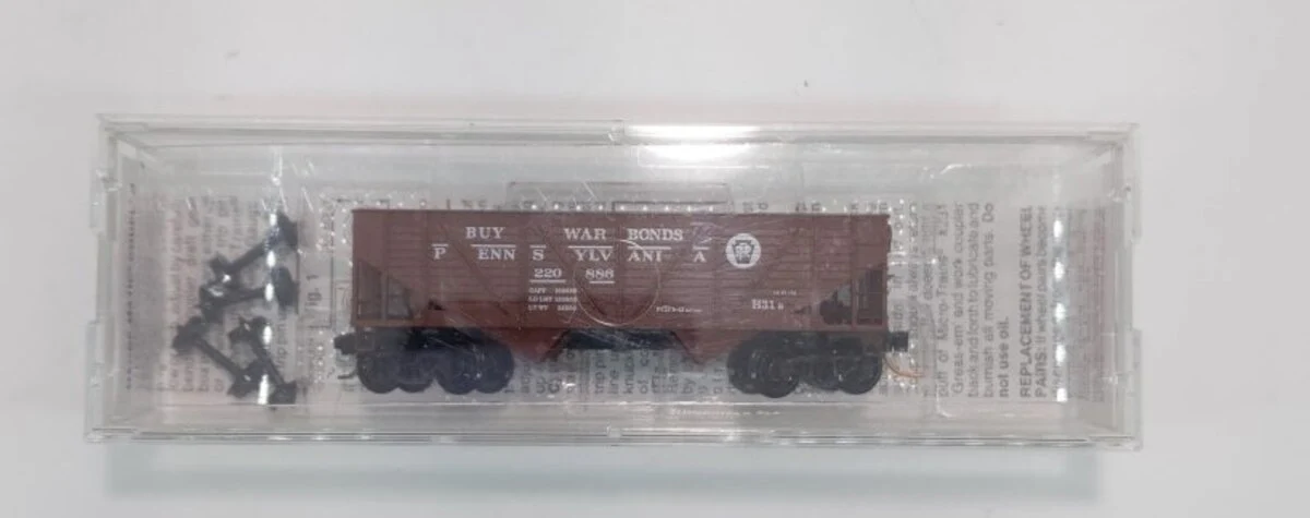 Micro-Trains 05700100 N Pennsylvania 33' Twin Bay Composite Side Hopper #220886 LN/Box