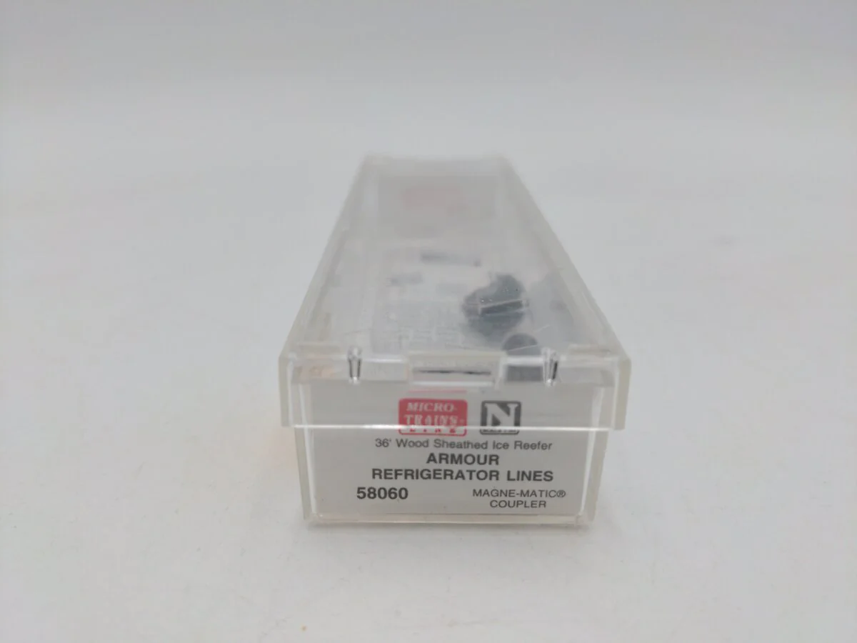 Micro-Trains 05800060 N ARL 36' Wood Sheathed Ice Reefer #5825 LN/Box - Image 8