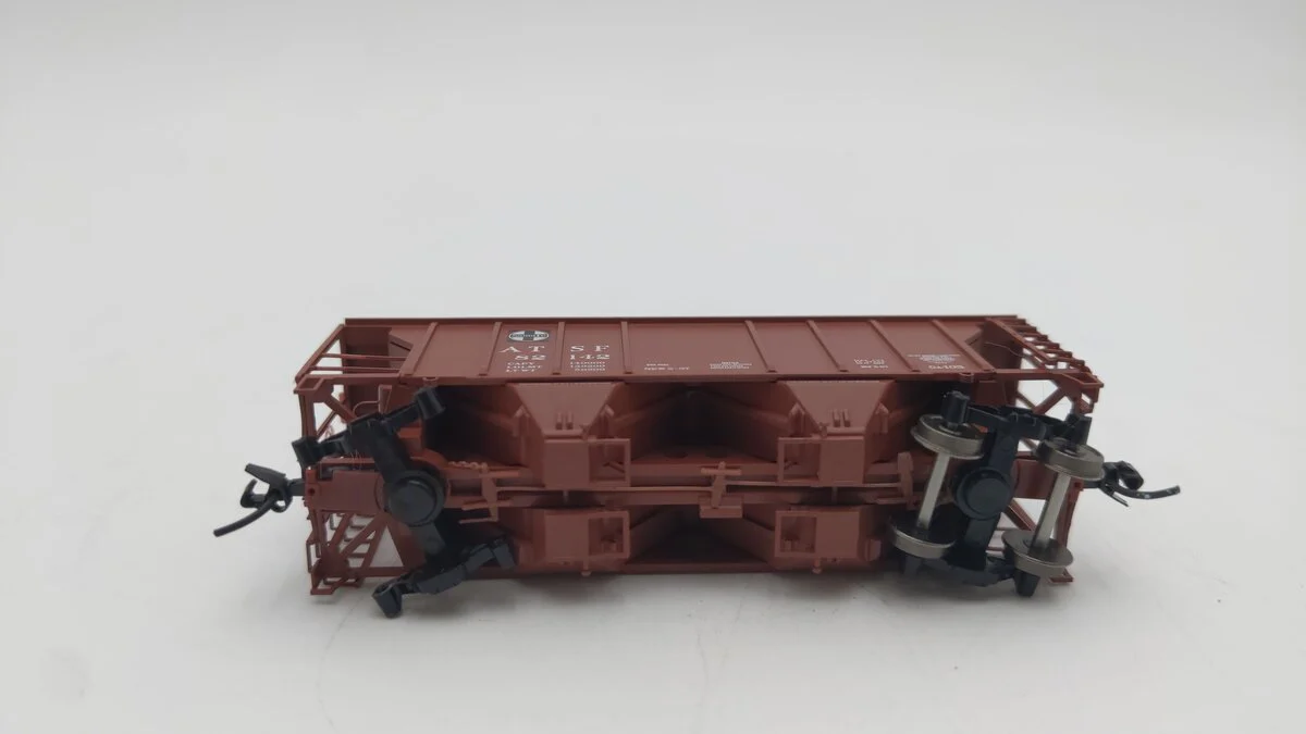 Micro-Trains 09500052 N ATSF GA-105-Class Covered Hopper #82142 EX/Box - Image 3
