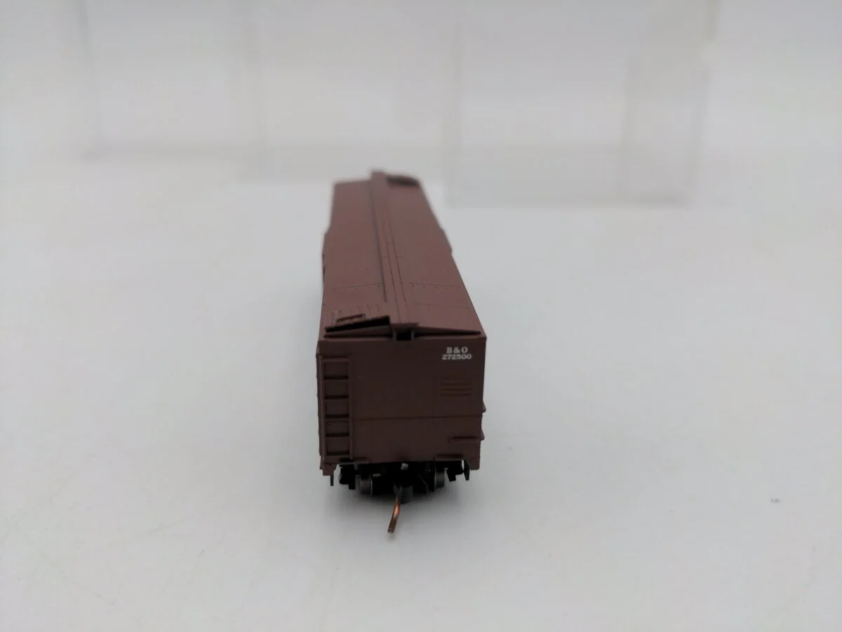 Micro-Trains 12000210 N B&O 40' Flat Panel Roof Single Door Boxcar #272500 LN/Box - Image 5
