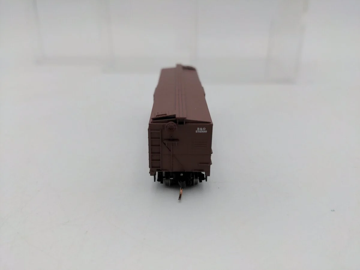 Micro-Trains 12000210 N B&O 40' Flat Panel Roof Single Door Boxcar #272500 LN/Box - Image 6