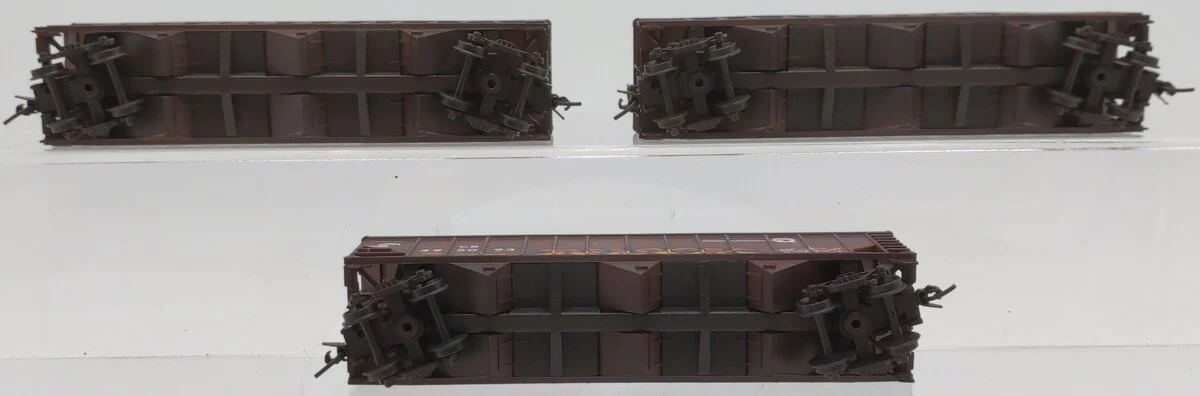 Micro-Trains 98305103 N Conrail Weathered 100-Ton 3-Bay Open Hoppers (Set of 3) NIB - Image 4