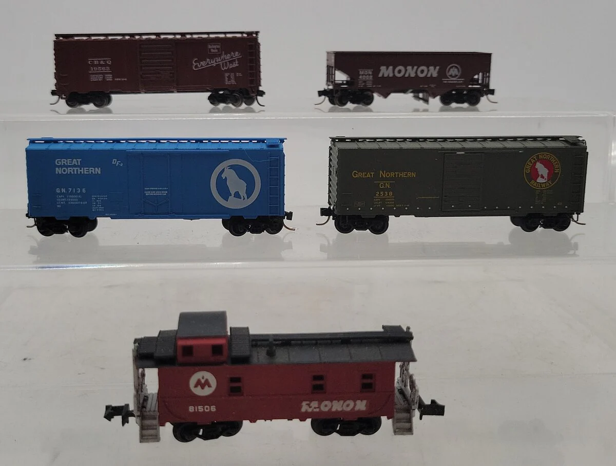 Micro Trains, Life-Like, & Atlas N Scale Assorted Boxcars, Hopper, & Caboose[5] EX