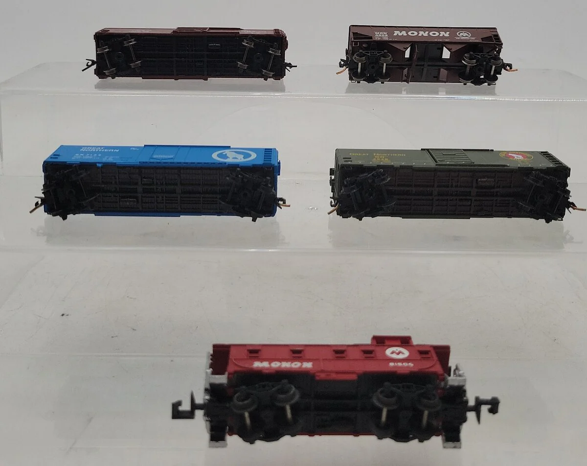 Micro Trains, Life-Like, & Atlas N Scale Assorted Boxcars, Hopper, & Caboose[5] EX - Image 4