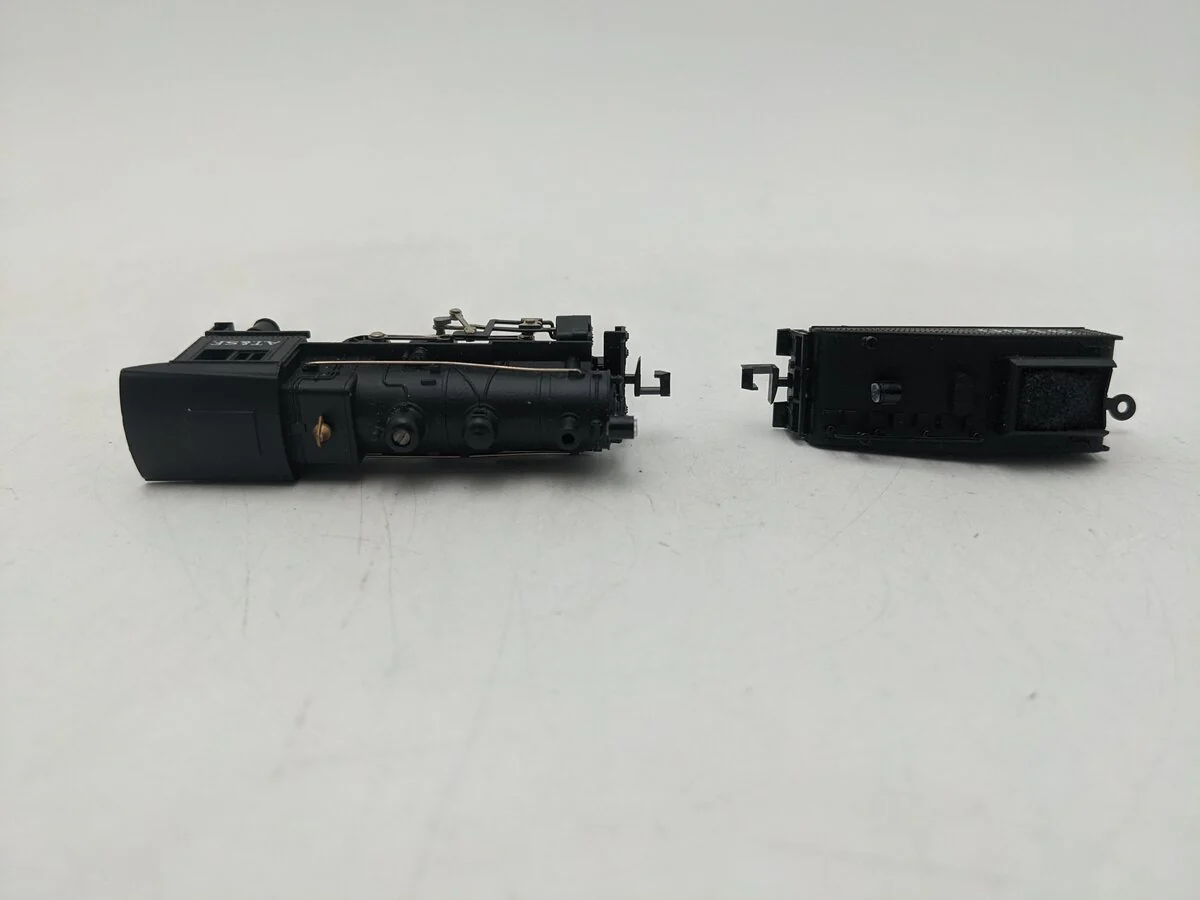 Minitrix 2916 N Scale AT&SF Steam Locomotive & Tender EX - Image 3