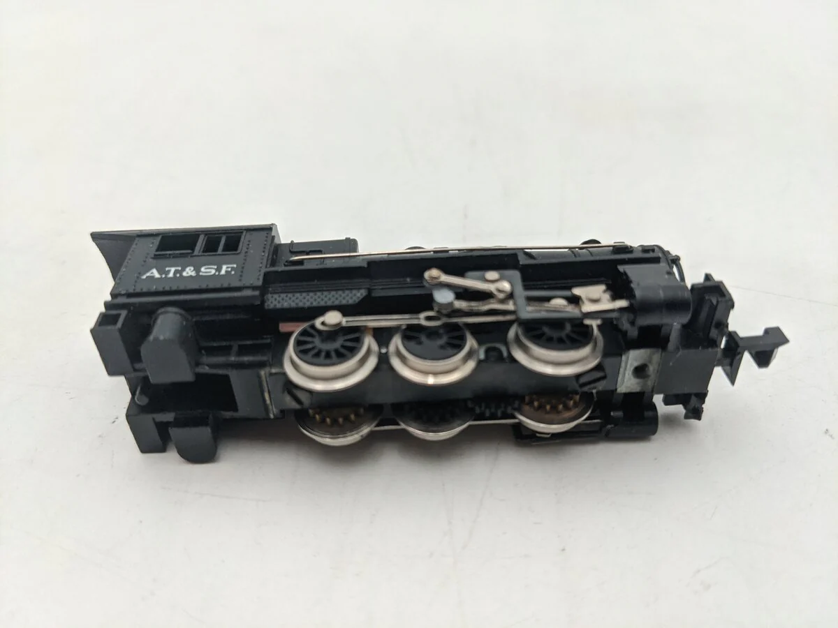 Minitrix 2916 N Scale AT&SF Steam Locomotive & Tender EX - Image 7