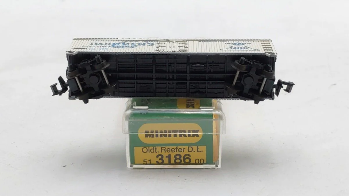 Minitrix 3186 N Scale Dairymens League Old Time Refrigerator Car #7796 LN/Box - Image 3