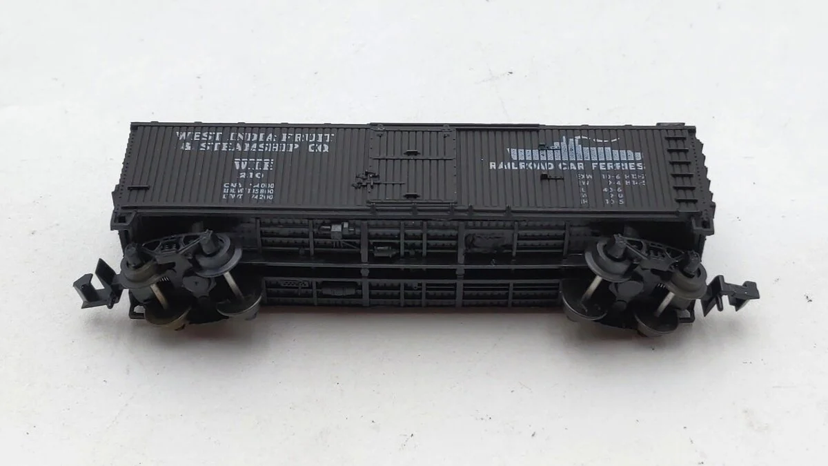 Minitrix 3194 N Scale 40' West India Fruit & Steamship Co. Box Car #210 LN - Image 2
